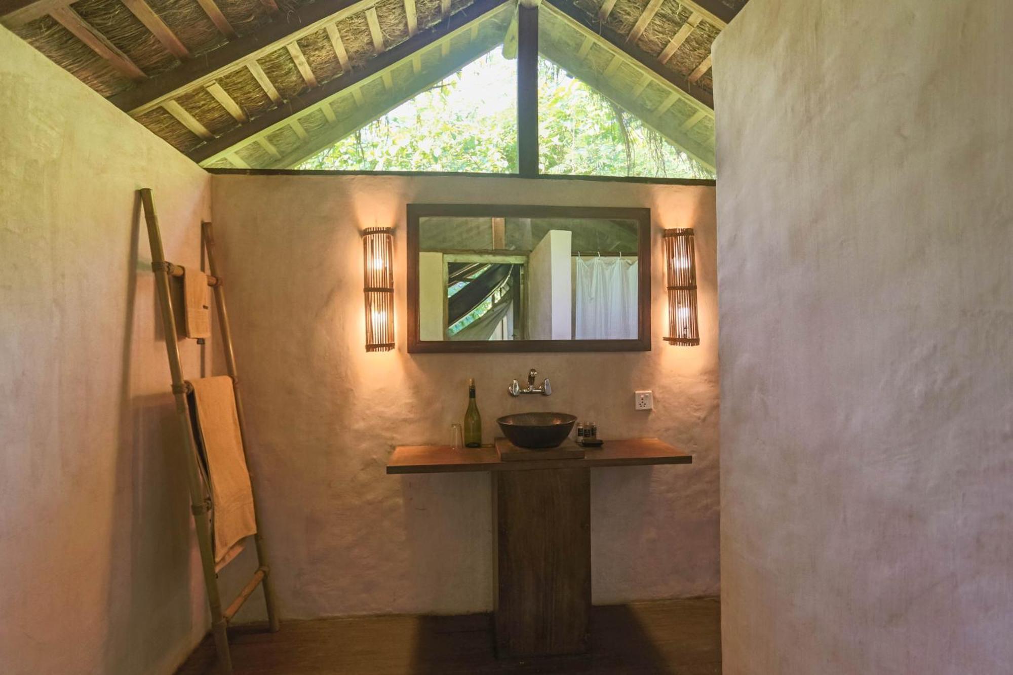 Tiger Tops Tharu Lodge Chitwan Εξωτερικό φωτογραφία