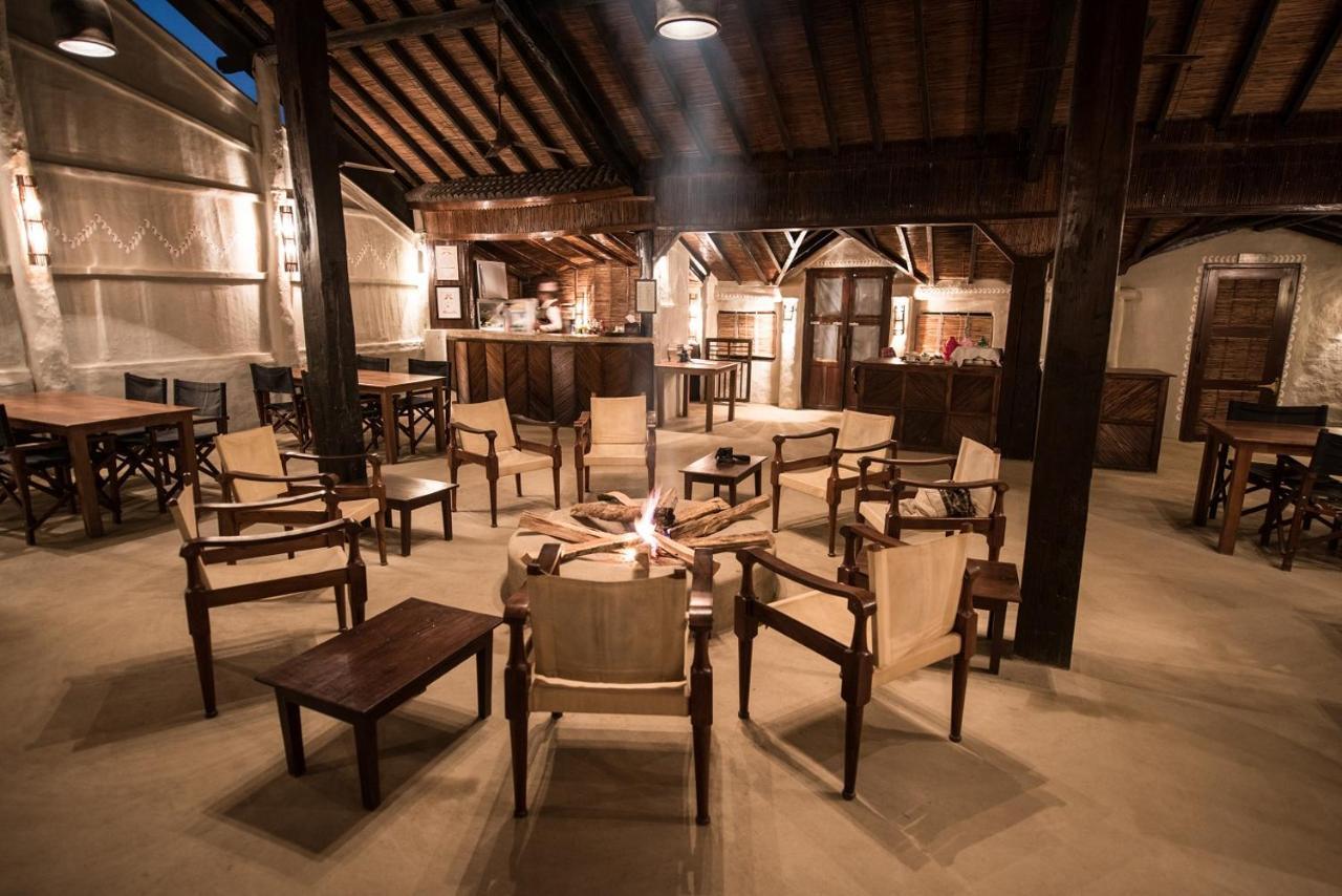 Tiger Tops Tharu Lodge Chitwan Εξωτερικό φωτογραφία